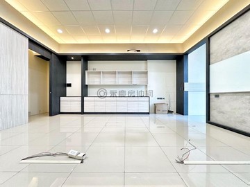 大面寬挑高裝潢金店面還有一平車｜總太東方悅｜台中市北屯區祥順路一段