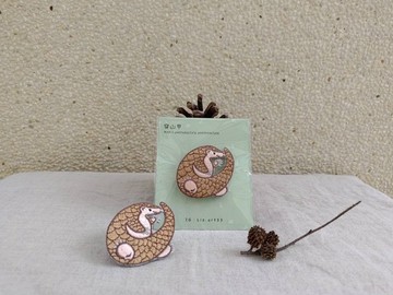 穿山甲刺繡別針