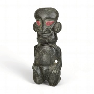 《博古珍藏》隕石鑲寶雕貴人擺件．1.41公斤．紅山文化文物．老陀工．皮殼厚實．早期收藏．感恩特賣會．超值回饋