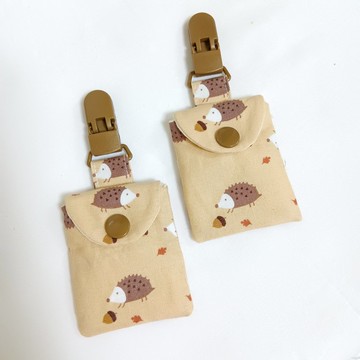 刺蝟與橡實。平安符袋 (可繡名字)