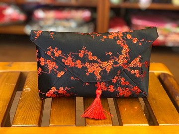 黑底紅梅錦緞信封款手拿晚宴包