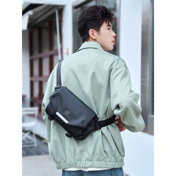 (免運)通勤斜挎包男士外出便攜包單肩包機能郵差包上班機車男款騎行胸包