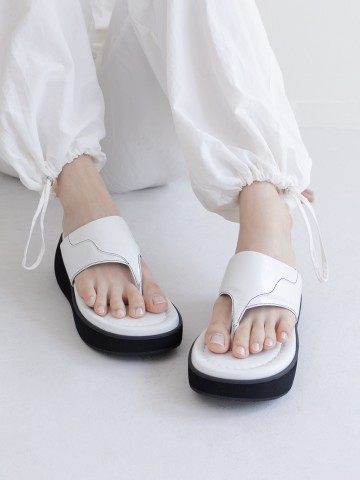 Mare Flip Flops_White
