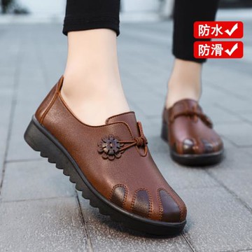 春秋媽媽皮鞋新款軟皮單鞋中老年人鞋子防水防滑軟底一腳蹬奶奶鞋