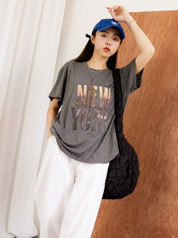 膠彩字母印花寬鬆T上衣