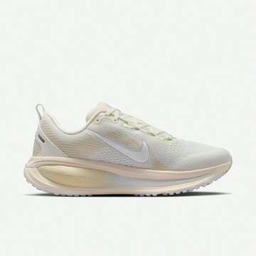 Nike 慢跑鞋 Wmns Vomero 18 ESS 女鞋 米白 緩震 運動鞋