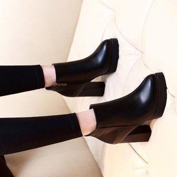 短筒靴英倫風粗跟短靴女10cm秋冬網紅高跟鞋防水臺厚底馬丁靴裸靴