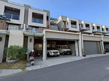 屏東里港8米大面寬大地坪孝親併排雙車別墅｜屏東縣里港鄉和平路