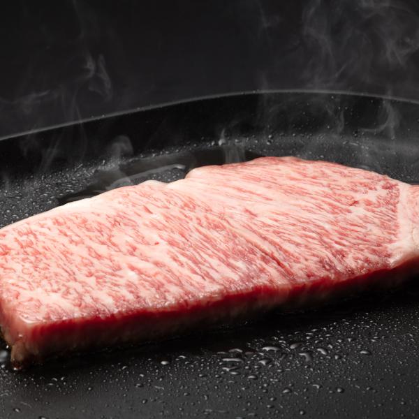 ステーキ 肉 牛肉 牛肉ステーキ かたまり お肉 ギフト 黒毛和牛 黒毛和牛ステーキ肉 御歳暮 山形牛 サーロイン 300g (厳選山形牛ステーキ用サーロイン300g)