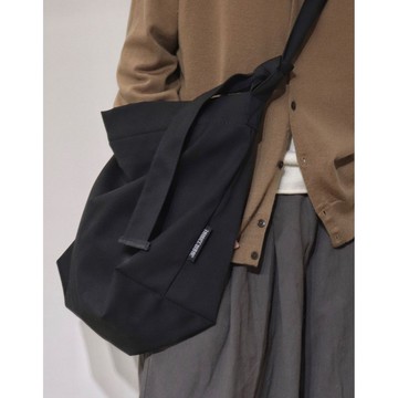 Bag House👜 VB帆布包黑色ins百搭潮學生日係原宿斜挎包單肩帆布袋chic大容量