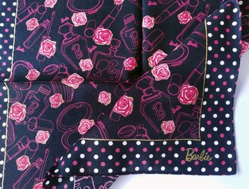 Barbie Vintage 手帕 金色華麗 - 玫瑰與美人印花 (18.5 英吋)