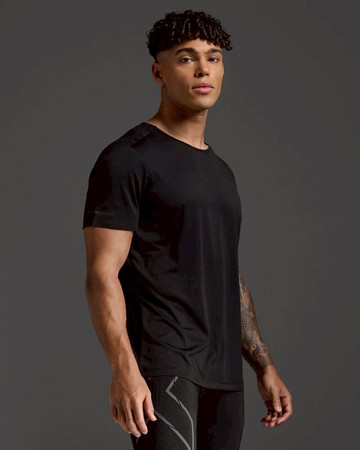 2XU Light Speed Tech Tee 男士 短袖輕盈奔馳高階運動科技T恤｜黑