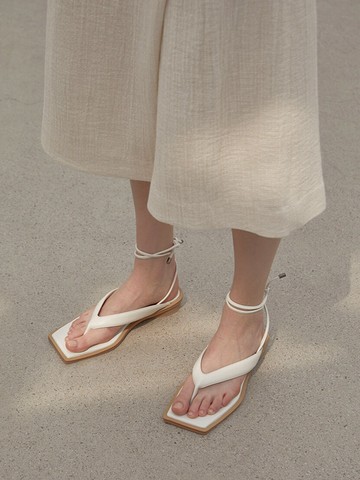 Fluffy Band Flip Flops_White