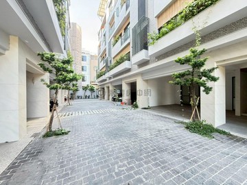 四品牌獨家～中投亞大旁全新大面寬三車朝南電梯別墅｜台中市霧峰區丁台路