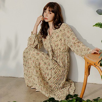 OB嚴選-質感碎花綁帶領百褶洋裝《DA10342-》