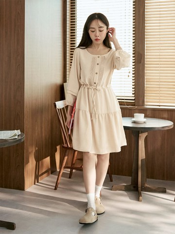 壓褶排釦腰抽繩澎袖蛋糕短洋裝