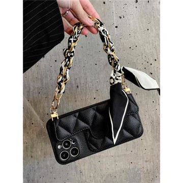 適用iphone16promax手機殼新款小香風卡包蘋果15pro斜挎可背13/12高級感設計絲巾手提掛繩時尚潮牌11女全包