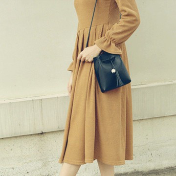 （上新品限時5折）文藝 簡約小包 水桶包 斜挎包 iphone 手機袋 手機包 斜背包 單肩包 收納包袋 元旦 新年 生日禮物 客制禮物 可刻字 印字 黑色