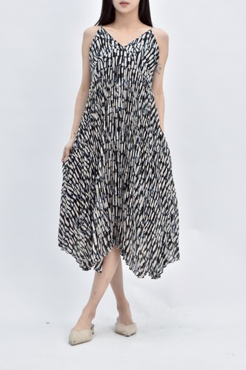 (S) uniqlo質感細肩帶百摺杏色洋裝