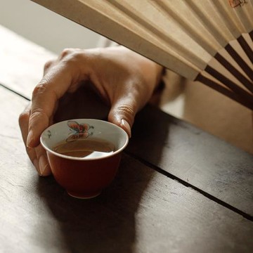 無落新品礬紅粉彩手繪彩蝶凡靈茶杯手工薄胎品茗杯精工手繪單杯禮