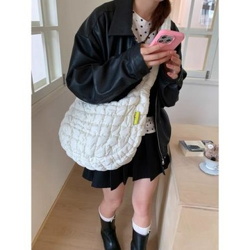 云朵包女2026新款大容量日韓休閑洋氣棉服包通勤褶皺新款斜挎包潮