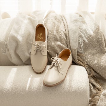 【新年派對 穿搭】Lofn洛芬 低跟德比鞋 米白 附雙色鞋帶