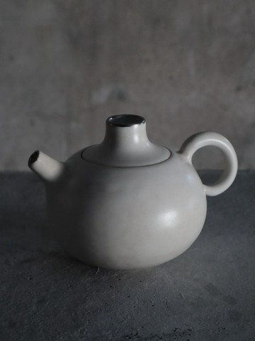 潤白系列-蓋置扭茶壺-短壺嘴