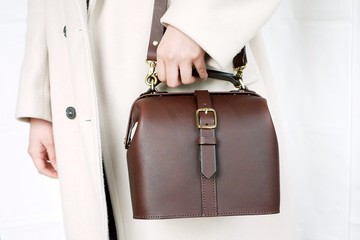 預購丨咖啡皮帶釦口金醫生包丨經典復古 客製壓字丨情人節禮物