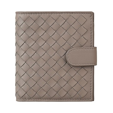 BV BOTTEGA VENETA 寶緹嘉 編織LOGO 8卡小羊皮扣式短夾(石灰)