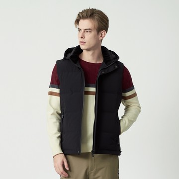 Pierre Cardin 男款 可拆式掛帽休閒羽絨背心-黑色 (5255371-99)