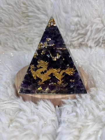 7.6x7.6x8.5cm(桌邊守護款) 限量紫耀金龍-紫水晶奧剛能量金字塔