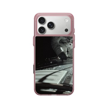 iPhone 17 Pro Max Clear (相機按鈕) 晶醺玫 - NASA - Apollo 17 - Astronaut Evans Trans-Earth Coast