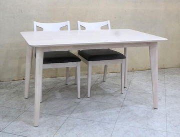 歐風別館夏綠蒂4.5尺洗白色全實木餐桌另有胡桃色