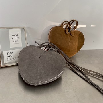 【HARPER】愛心麂皮單肩斜背包 | 現貨  包包 配件 斜背包【BGA96748H】