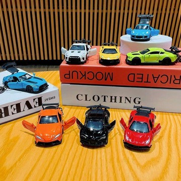 免運代購🎈  創意卡通仿真迷你跑車模型鑰匙扣掛飾 兒童玩具汽車包包掛件 創意迷你跑車模型擺件 送人 生日禮物 交換禮物