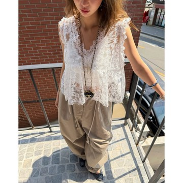 二色實拍  韓版蕾絲上衣女 淨版V領馬甲女 無袖短版背心女 透視性感上衣 白色襯衫女 內搭女