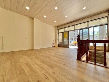 近東海商圈重新整理5.5米大面寬樓店｜台中市西屯區順和一街
