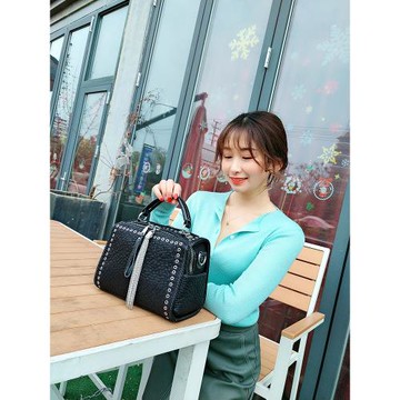 橫款寬肩帶女包時尚手提斜挎包黑色真皮三用包包2026新款四季通用