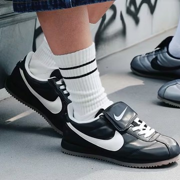 NIKE CORTEZ SE MTLC 黑白 外翻鞋舌 足球鞋 阿甘 焦糖底 復古 男女鞋 IM4843-010