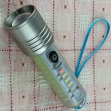 省您錢購物網全新~usb充電附金屬背夾多功能迷你手電筒