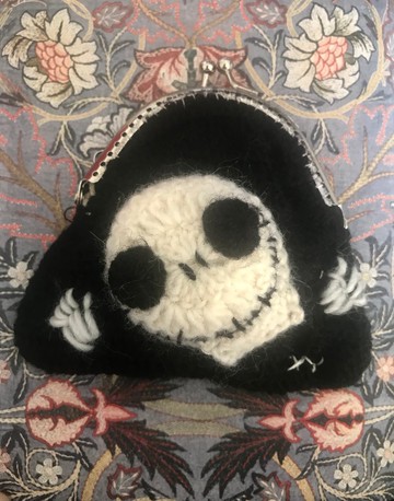 Wednesday 純手工針織骷顱頭造型口金包