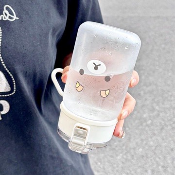 特價下殺👏夏季新款簡約水杯女生直飲高顏值可愛口水熊塑料杯學生便攜隨手杯