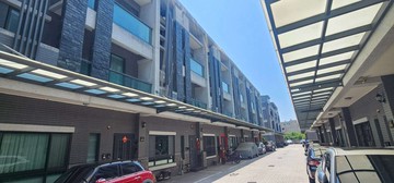 星海路社區型透天門口停車四房二廳四衛稀有釋出｜台中市沙鹿區星海路