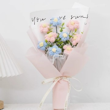 【17消暑、17療癒】降溫好運7   (預購)  Missing想念你｜粉藍/黃菊針織泡芙花束：手感告白溫度，送給最懂浪漫的妳