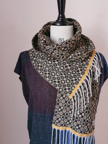 Handwoven by Carina | 手織美麗諾羊毛圍巾