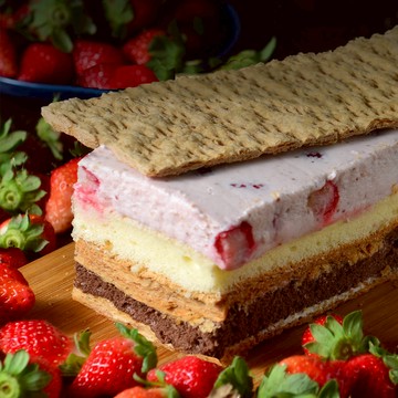 【拿破崙先生】 冬季限定-酸甜爆量草莓千層蛋糕單1盒 (440g/盒)