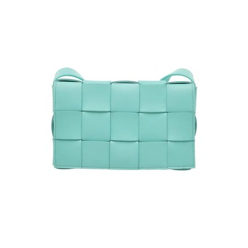 BOTTEGA VENETA 經典系列 CASSETTE 寬編織皮革翻蓋包斜背包 / 小號 / 淺藍