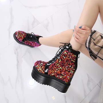 2024春季厚底馬丁靴坡跟中筒短靴松糕底內增高亮片時尚舞臺鞋質感