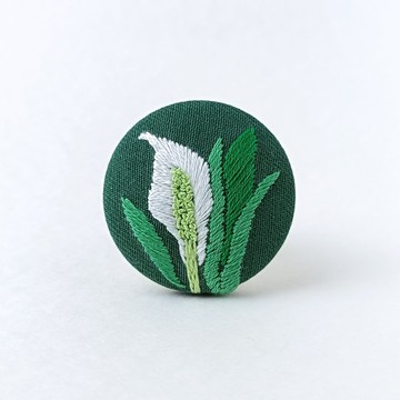 水芭蕉花刺繡胸針或刺繡髮圈