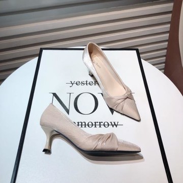 名媛韓版新款仙女風褶皺綢緞面細跟淺口單鞋宴會鞋法式中跟伴娘鞋